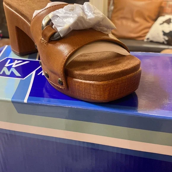 White Mountain sandels size 8 - Picture 3 of 9